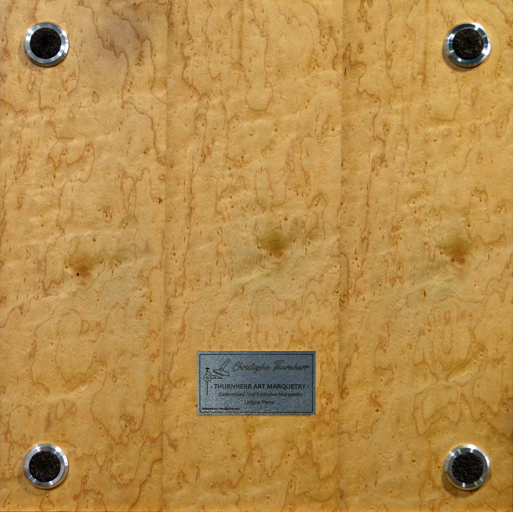 Verso de l'échiquier avec plaque inox gravée — Thurnherr Art Marquetry