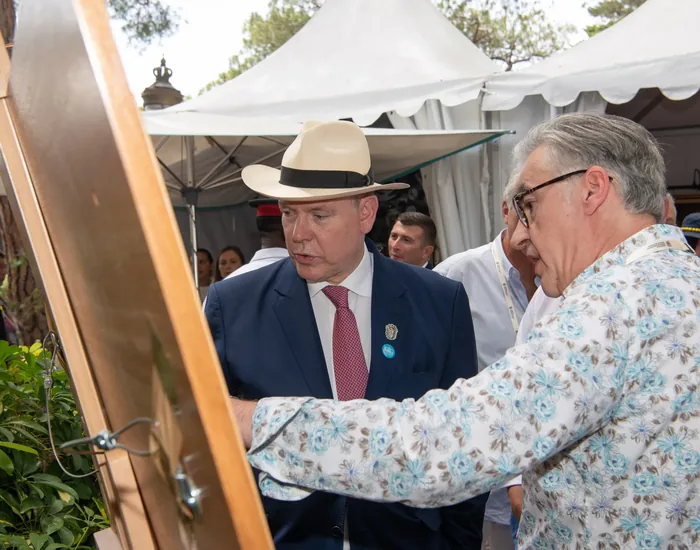 Présentation d'une œuvre de marqueterie de Christophe Thurnherr au Palais Princier de Monaco